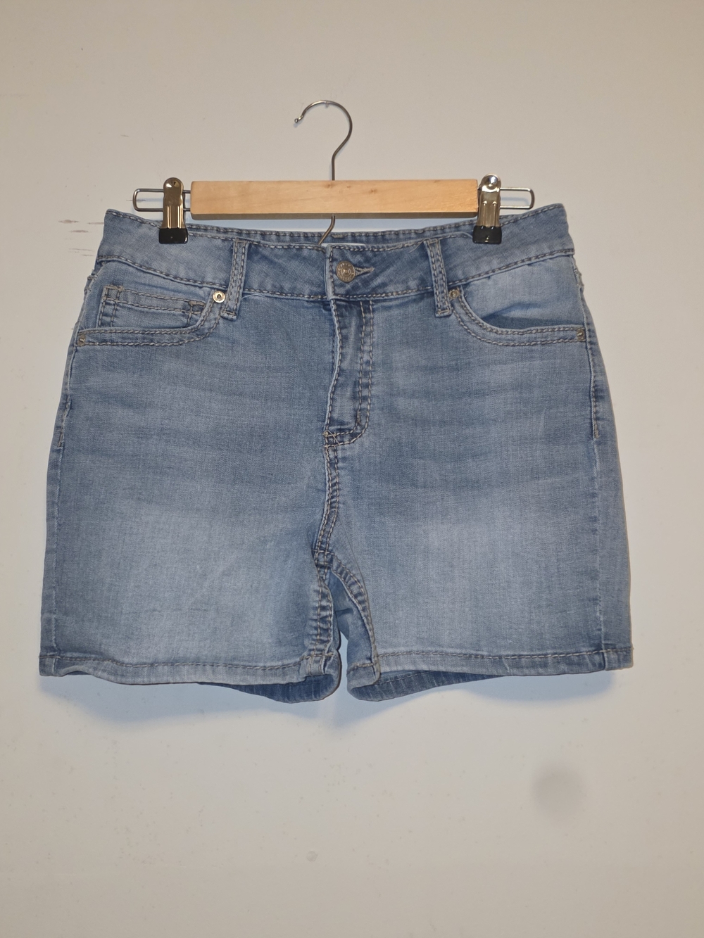 Maurices Light Blue Denim Women's Jean Shorts